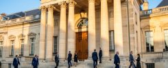 Façade d'un palais de justice abritant un greffe de tribunal de commerce